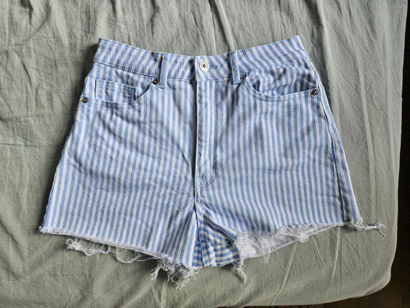 Короткие шорты в полоску H&M, размер 36