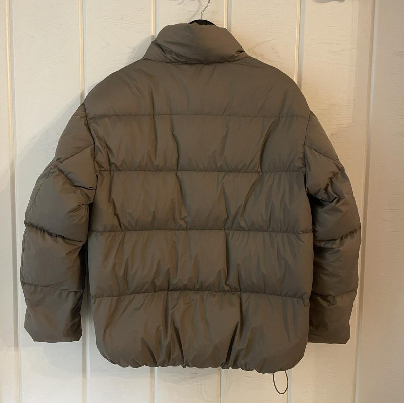 Женский пуховик Uniqlo оливкового цвета 2