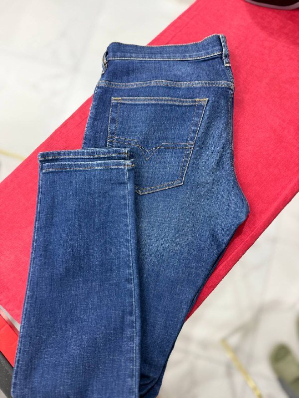 Мужская рубашка Hugo Boss, футболка Diesel, джинсы Diesel, брюки Massimo Dutti, свитер Calvin Klein, шорты Gant, шорты Hugo Boss 3