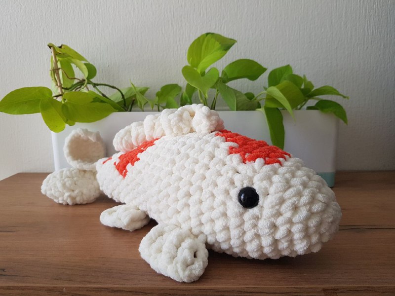 Вязаные игрушки котик, акула, карп кои белый и красный 5