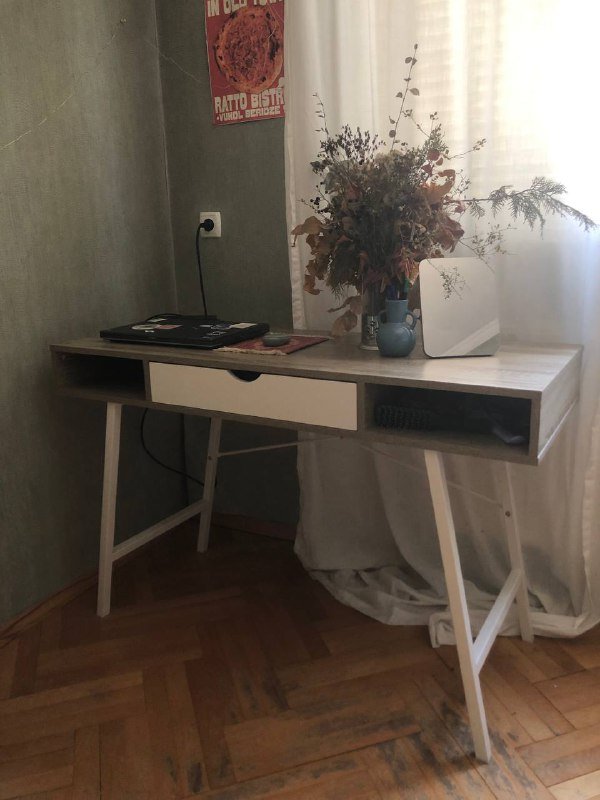 Рабочий стол из ИКЕА