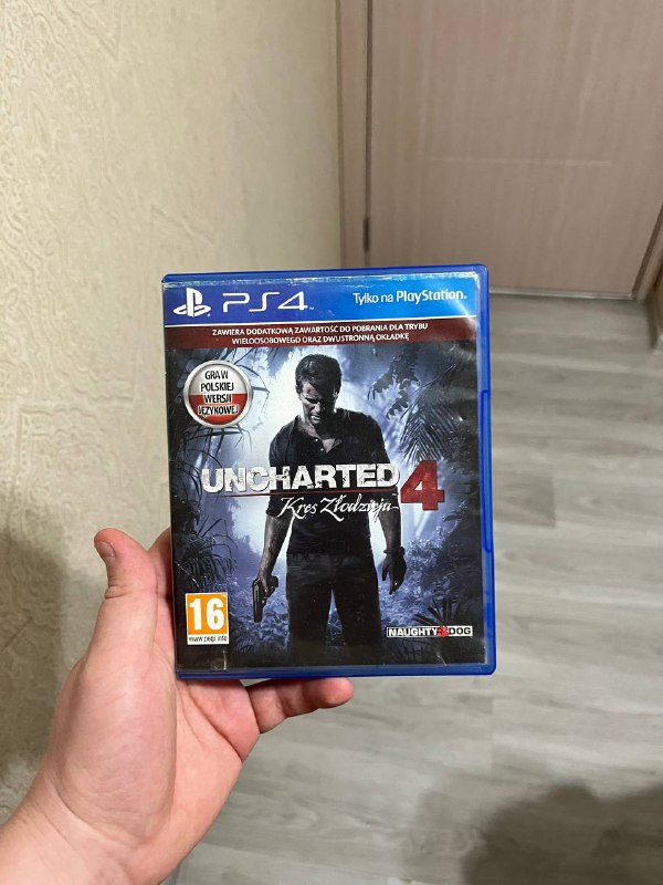 Диски Uncharted 4, FIFA 20 для PlayStation