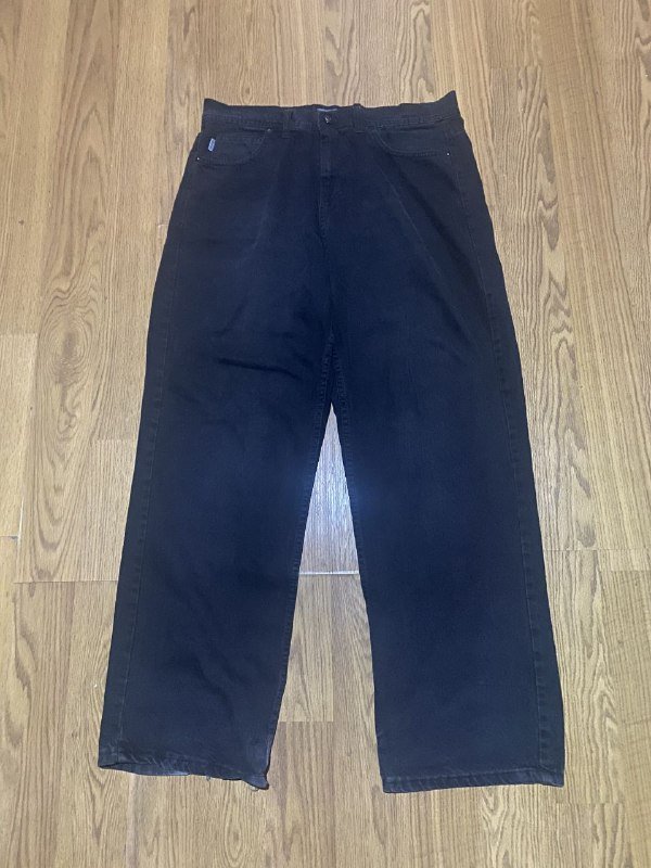 Красный и серый худи, джинсы, шапки, футболка 6