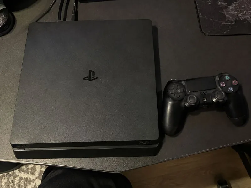 PlayStation 4 Slim 1 ТБ с джойстиком
