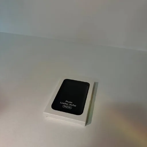 Кожаный картхолдер MagSafe