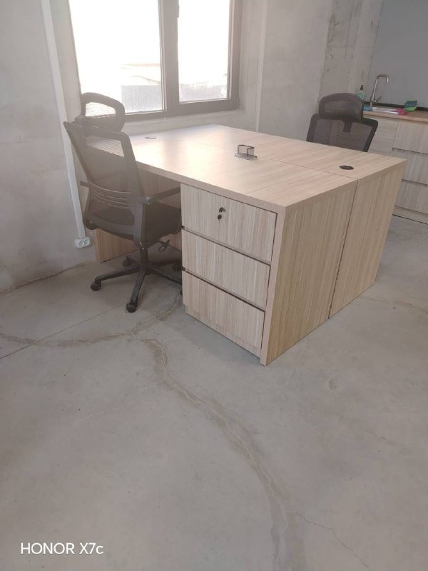 Офисная мебель: 4 стола, 4 стула, конференционный стол, 8 стульев 6