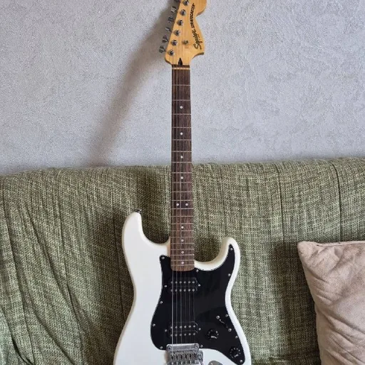 Электрогитара Fender Squier Stratocaster