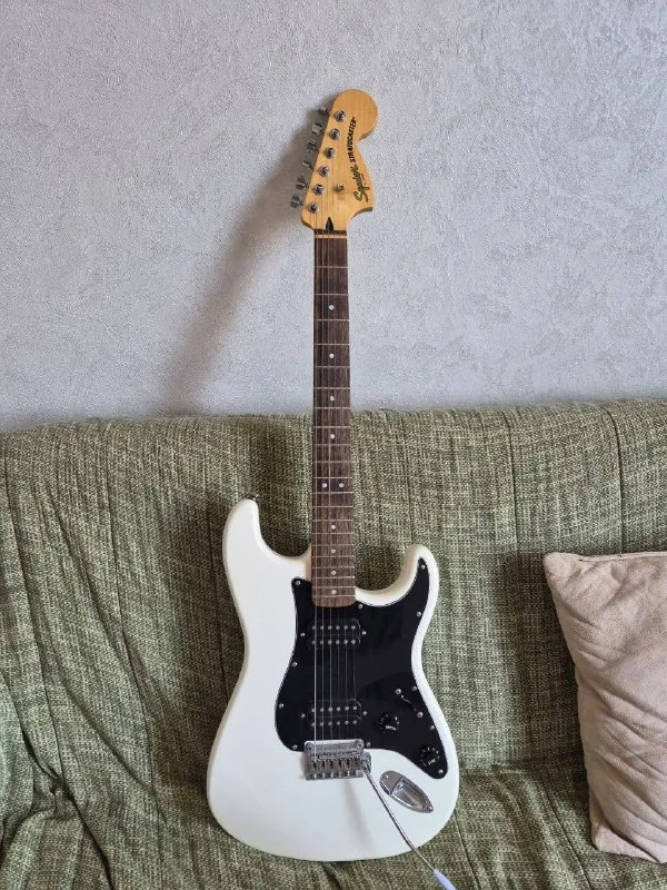 Электрогитара Fender Squier Stratocaster