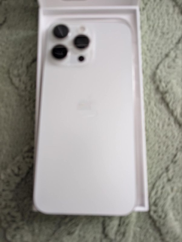 iPhone 15 pro max с чехлами 2