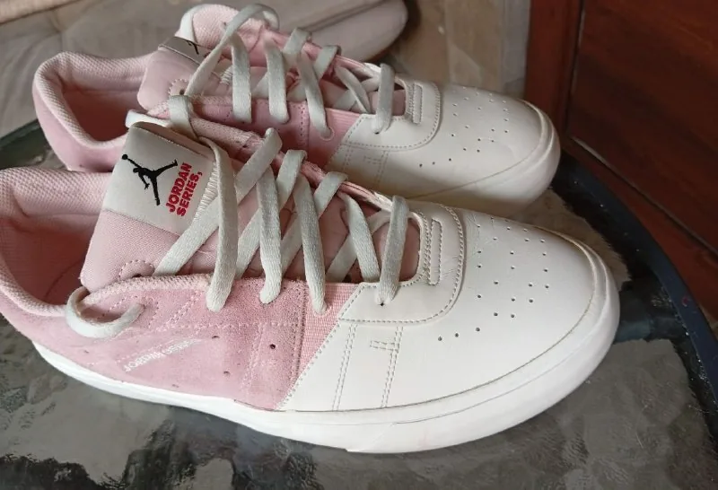 Кроссовки Adidas, Nike Jordan 1
