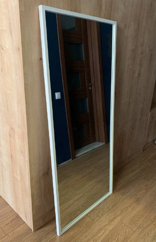 Зеркало в деревянной раме 68x152