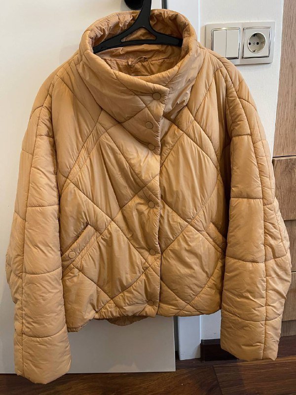 жилетка с капюшоном, курточка с наполнителем, кожаные ботинки, кофты с капюшоном, черный костюм 4