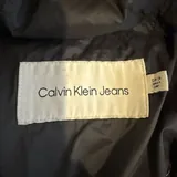 Пальто Calvin Klein, пальто Zara, меховушка Levi’s, жилетка, курточка Puma 2