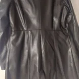Тренч H&M из экокожи, размер S 2