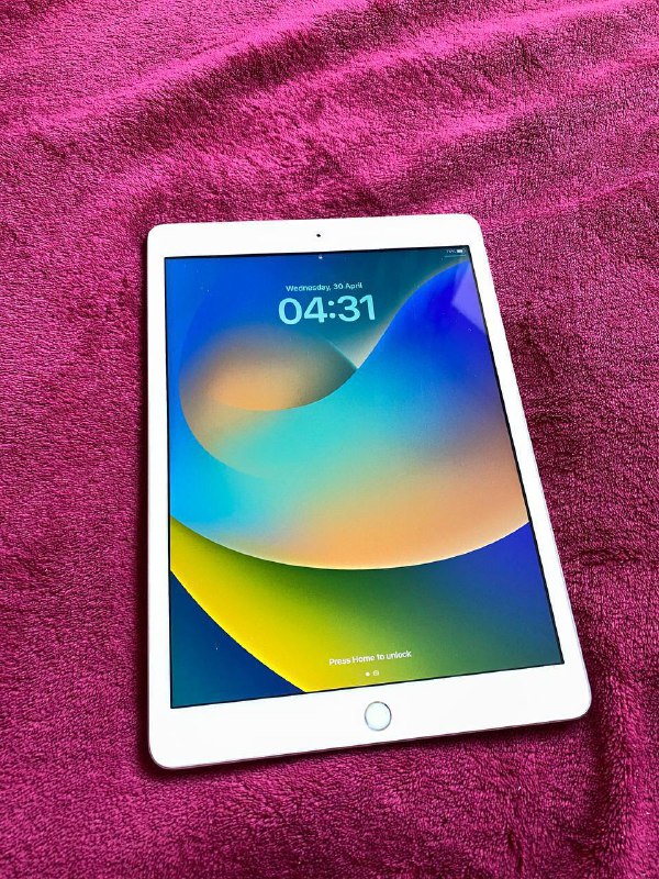 Юбки, босоножки, картина, iPad, зеркало 2