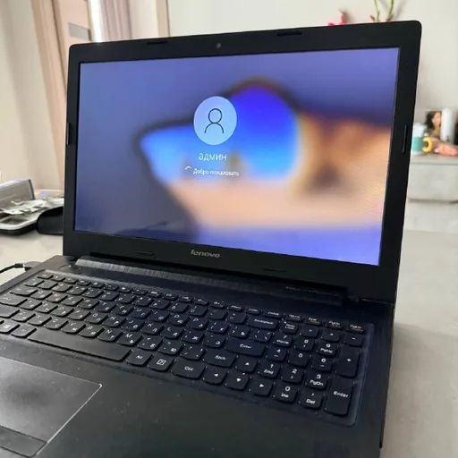 Ноутбук Lenovo с беспроводной мышью