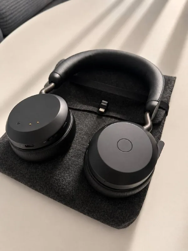 SteelSeries Arctis 7+, Jabra Evolve2 75 1