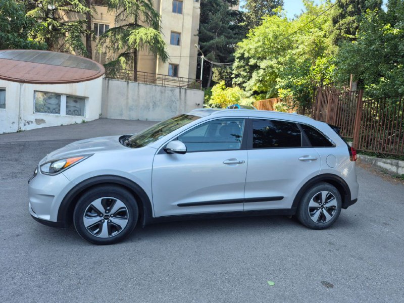 Kia Niro 2017 гибридный 2