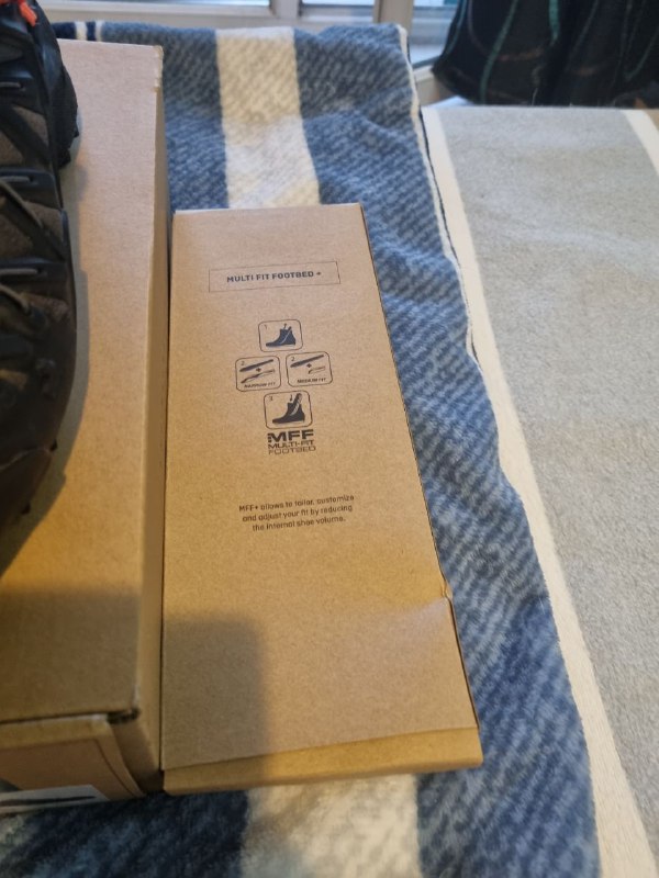 Мужские ботинки Salewa, носки Oysho, дождевик, туристический коврик 4