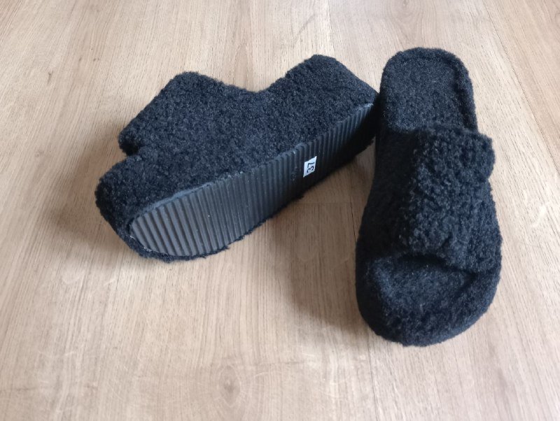 белая майка S, синяя майка M, серая оверсайз, домашние чусты 37, ботинки 36 5