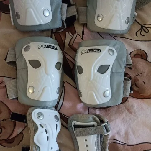 Reaction protective gear set