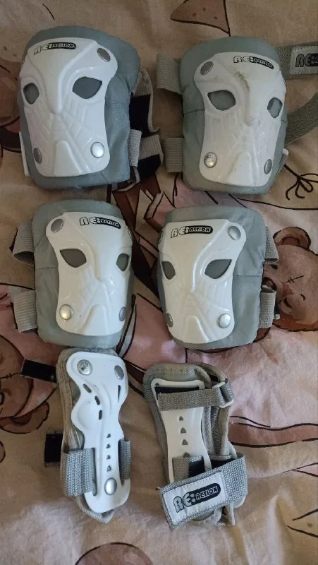 Reaction protective gear set