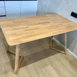 Деревянный обеденный стол 1