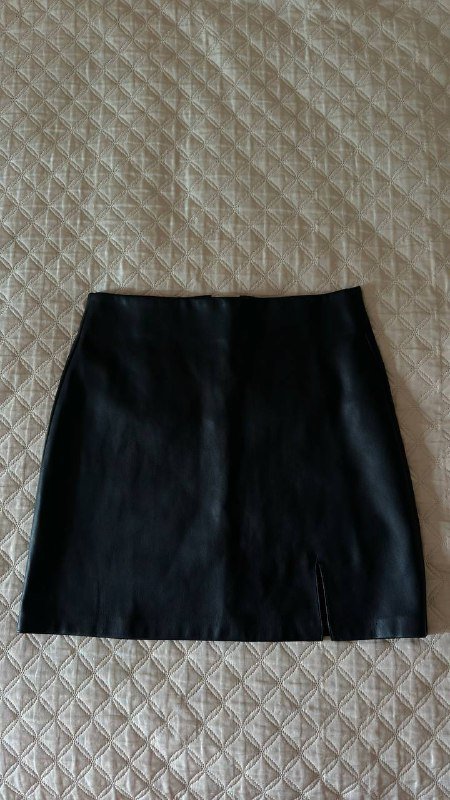 Черные джинсы Zara, Джинсы Zara, Голубые джинсы Stradivarius, Кожаная юбка, Джинсовая куртка Zara, Топ, Боди 4