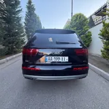 Audi Q7 5