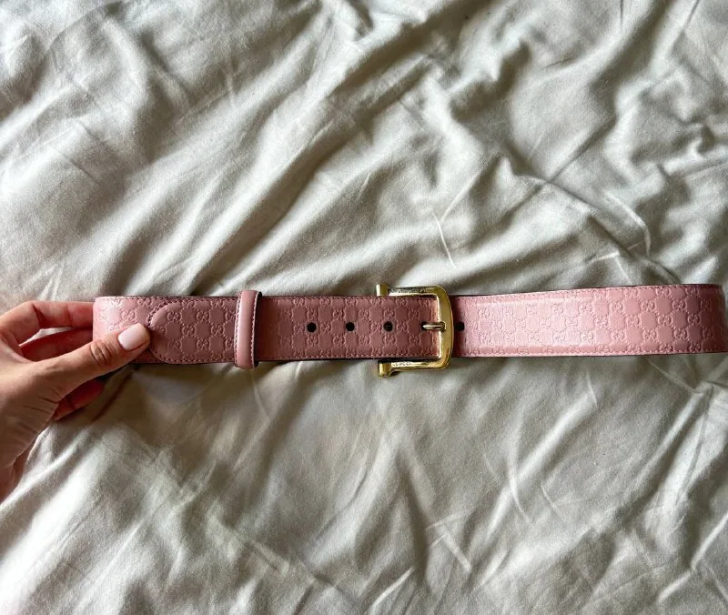 Ремень Gucci, босоножки Red Valentino, сумка Burberry 1