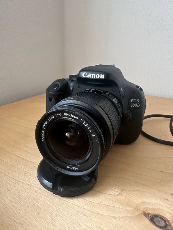 Фотоаппарат Canon EOS 600D с объективом и аксессуарами
