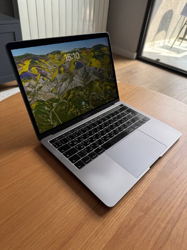 Макбук Про 2018, Intel Core i5, 8 ГБ ОП, 256 ГБ SSD