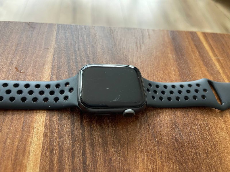 Apple Watch Series 6 45mm со сменными ремешками и зарядкой 3