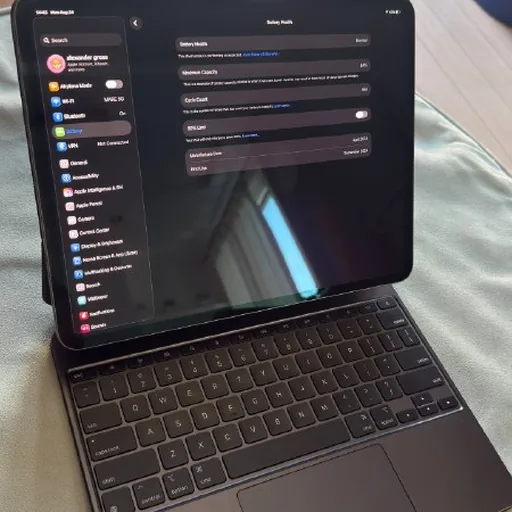 iPad Pro 13 inch M4 1TB, 16GB, Apple Pencil Pro, Magic Keyboard, Smart Folio