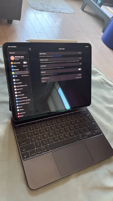 iPad Pro 13 inch M4 1TB, 16GB, Apple Pencil Pro, Magic Keyboard, Smart Folio 1