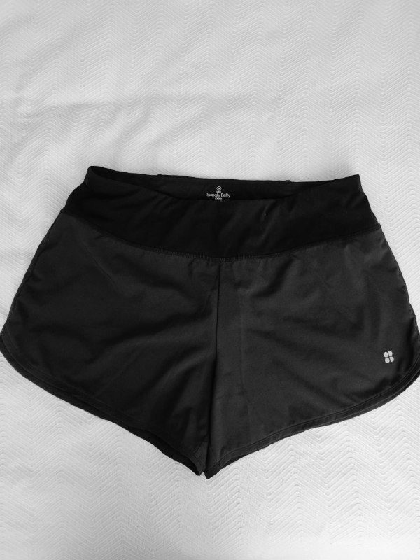 Женские спортивные шорты британского бренда Sweaty Betty M