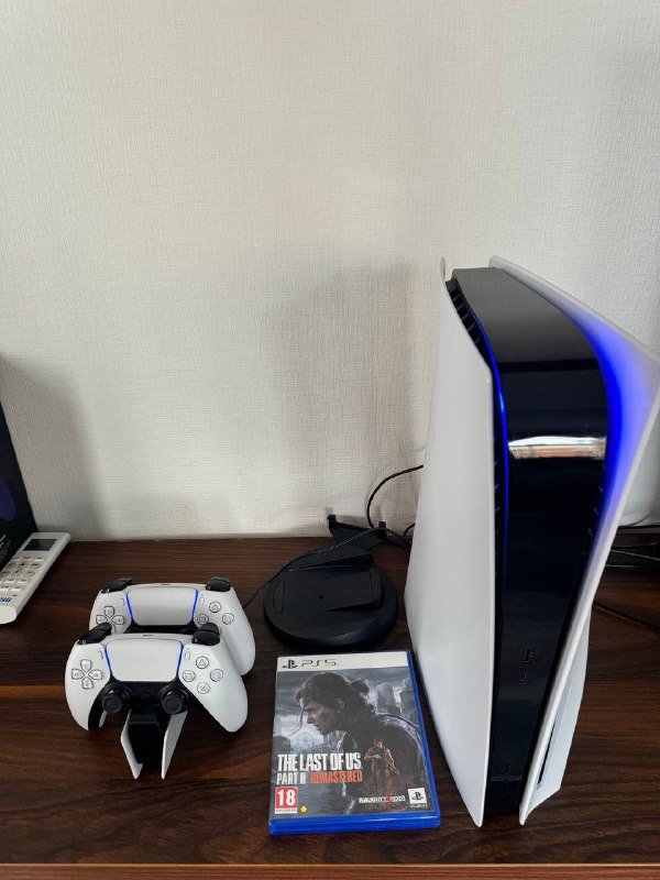 Игровая приставка PlayStation 5, 825 GB, диск, 2 контроллера, зарядная станция