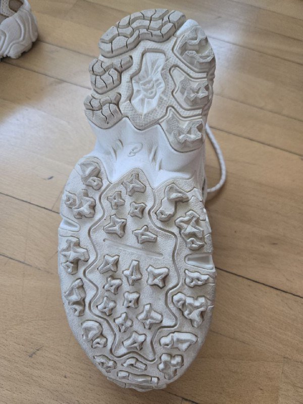 Женские кроссовки 37 размер 4