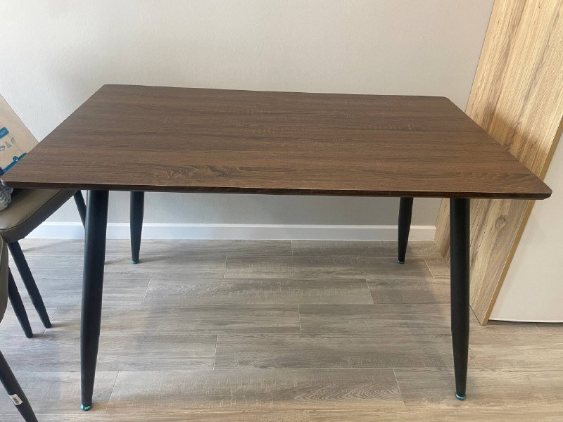 Обеденный стол