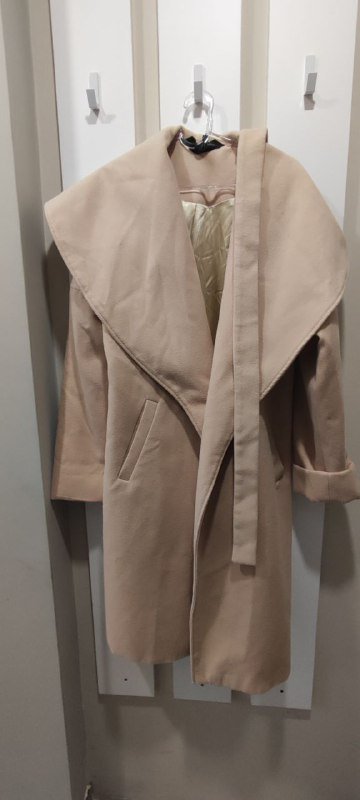 Пальто бежевого цвета размер M-L