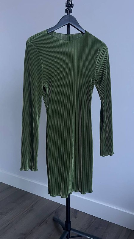 Платья Zara зеленое, бордовое, красное, синее