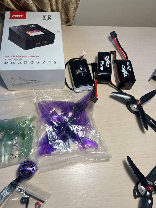 FPV-дроны, пульт Radiomaster TX16S, зарядное ISDT D2, вертолёт Align T-rex 450 2