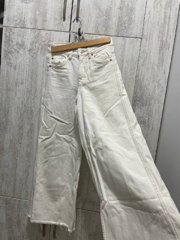 белые джинсы bershka, джинсы pull and bear, джинсовое платье короткая H&M 3