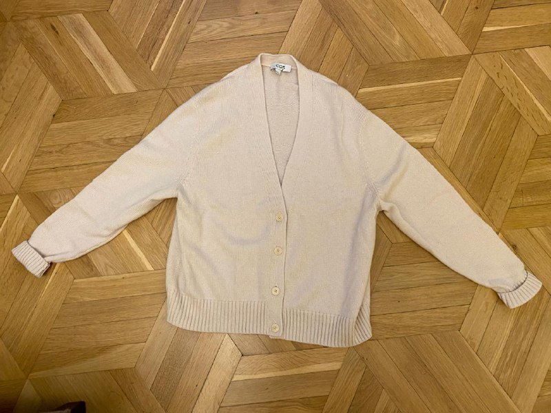 Джинсы Levis 501, Шорты 12 Stories, Кардеган COS, Платье Michael Kors, Спортивный костюм 3