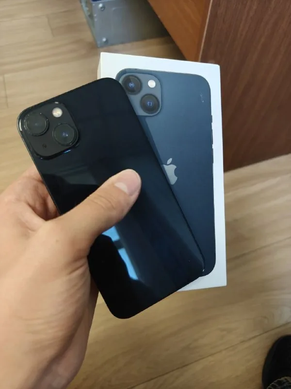 iPhone 13 Midnight 1