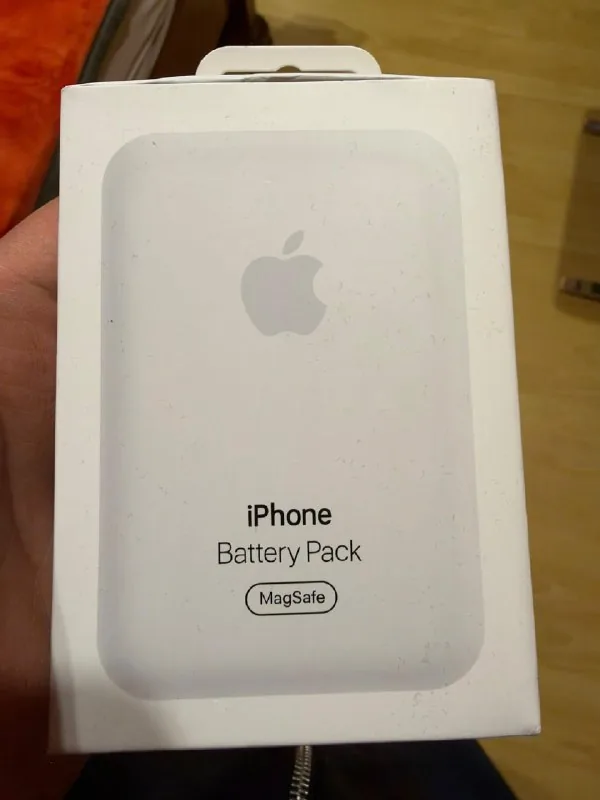 iPhone MagSafe Battery Pack Charger