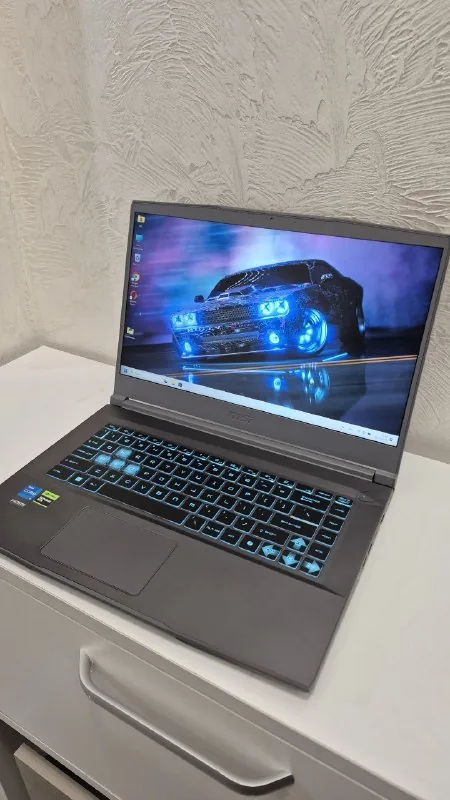 MSI Thin 15 игровой ноутбук 1