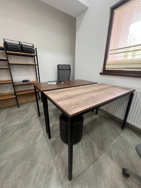 Ноутбуки, планшет Samsung, офисный стул, рейл, столы 6