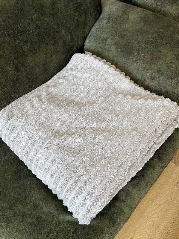 Деревянная полка, подставка, пляжный зонт, коврик для йоги, сидушка, декоративные подушки, пледы 10