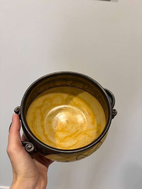 Посуды белая с одной ручкой, большая с двумя ручками 3